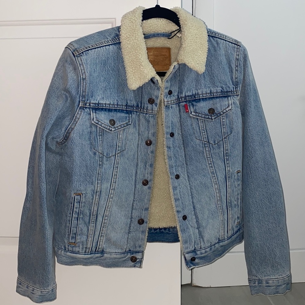 BRAND NEW Levi’s premium trucker jacket